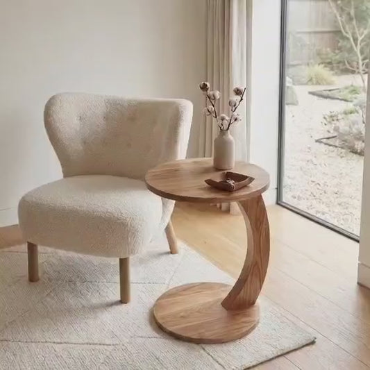 Table d'Appoint Scandinave en Bois - Design Courbe "C"